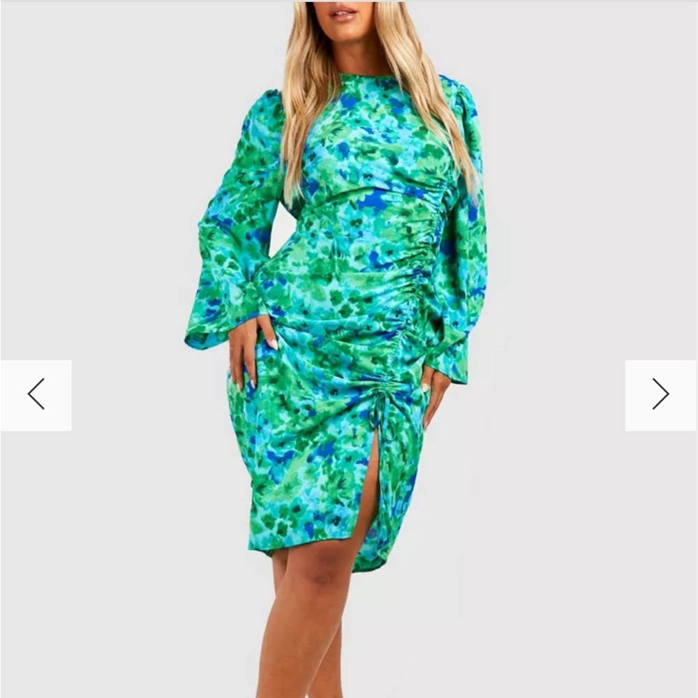 boohoo brand. Floral Ruched Midi dress. Perfect for a GNO or date night!